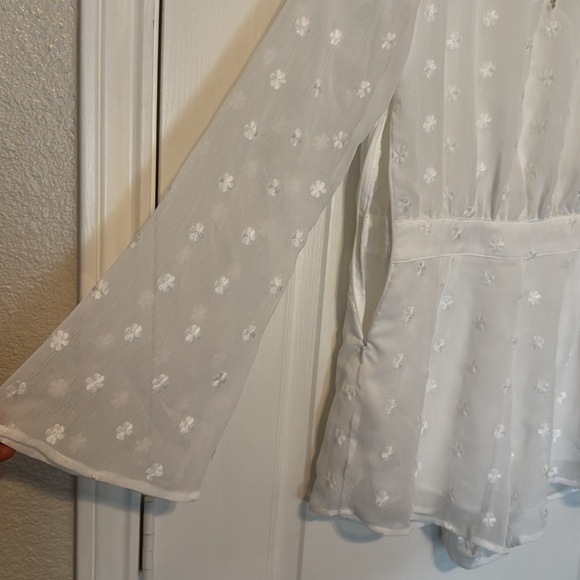 WHITE FLORAL ROMPER WITH BELL SLEEVES - Picture 5 of 14